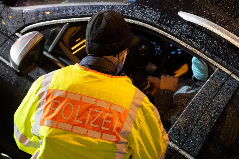 Die Polizei stoppte die Autos und leitete Ermittlungsverfahren ein. (Symbolbild)