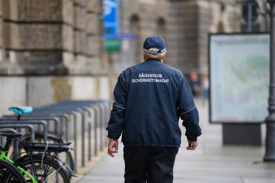 Sicherheitswächter in Dresden. DIe Zahl der freiwilligen Helfer ist seit 2020 deutlich gesunken.