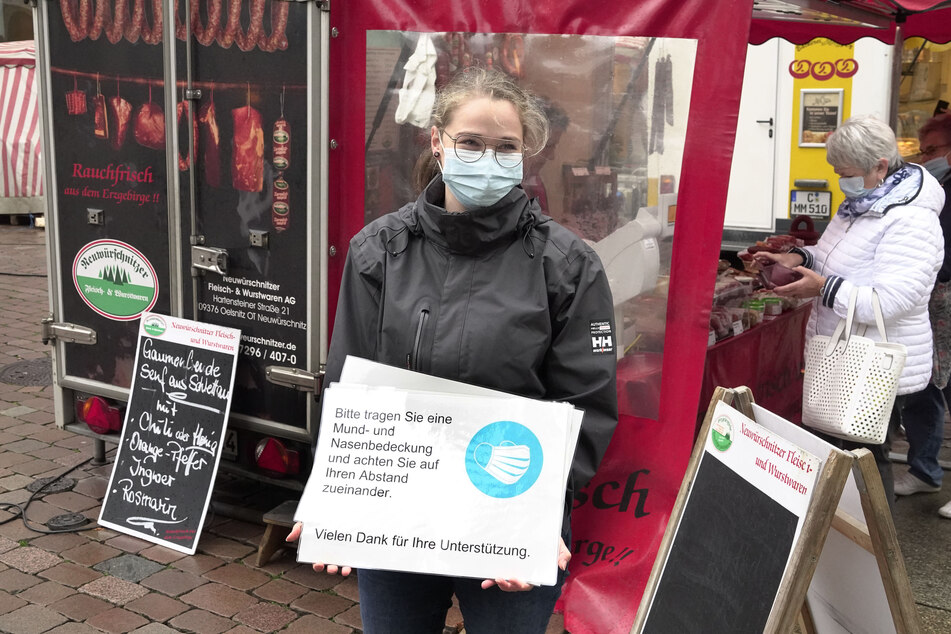 Auf dem Wochenmarkt gilt jetzt Mundschutzpflicht.
