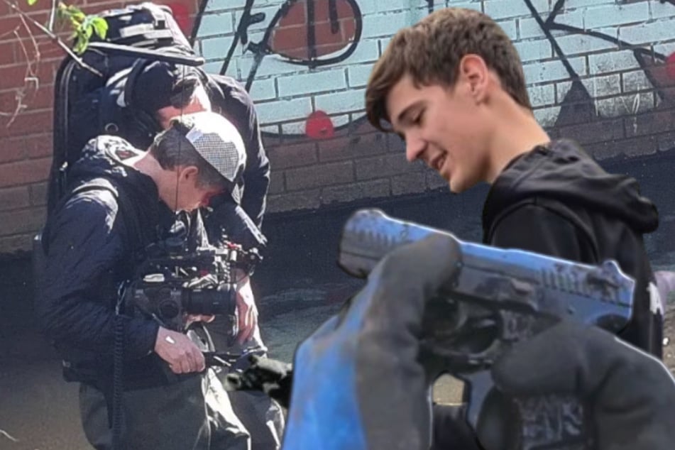 In Berlin sind Vater John und sein Sohn Scott mit starken Magneten bewaffnet auf Schatzsuche.