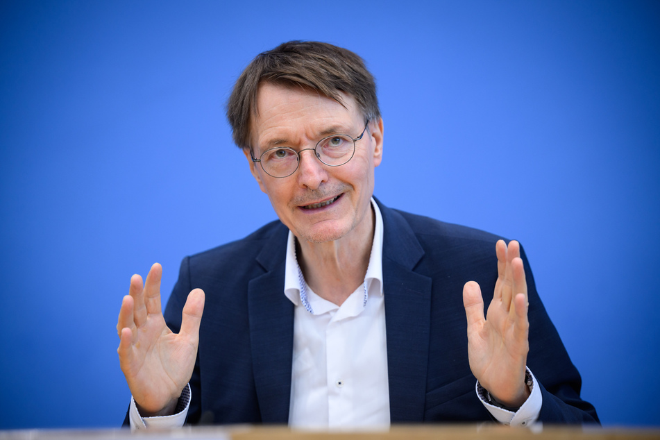 Bundesgesundheitsminister Karl Lauterbach (60, SPD) meldete sich am Freitag bereits via Twitter bezüglich der entkräfteten Vorwürfe gegen ihn.