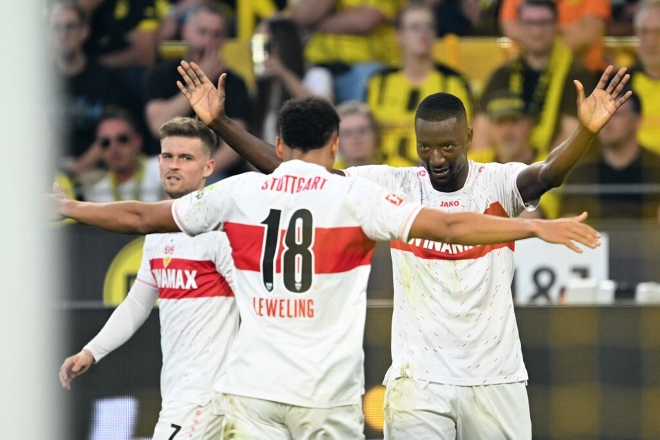 Der VfB Stuttgart und Torjäger Serhou Guirassy (r.) reiten weiter auch nach Dortmund weiter auf einer Erfolgswelle.