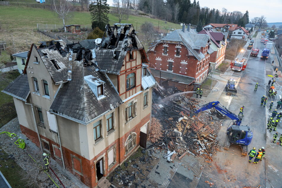 Bild der Verwüstung: Ein Wohnhaus explodierte, das Nachbarhaus brannte aus.