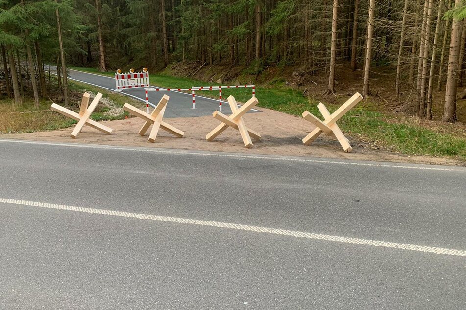 Drei der vier Absperrungen wurden gestohlen.
