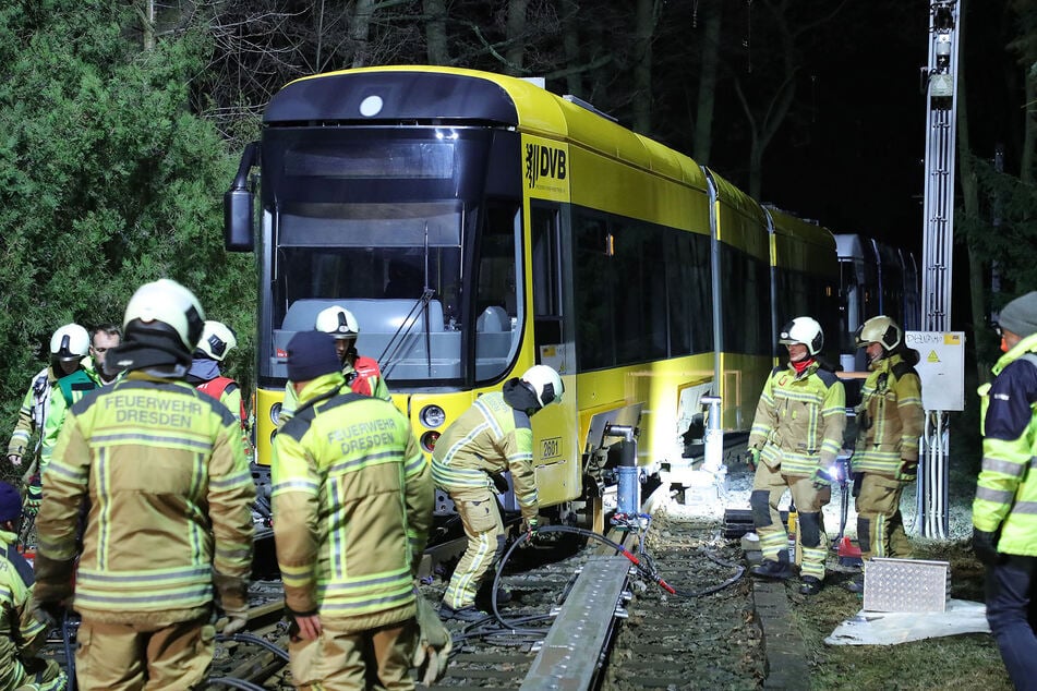 Es entgleiste eine Straßenbahn des Typs NGT D8 DD.
