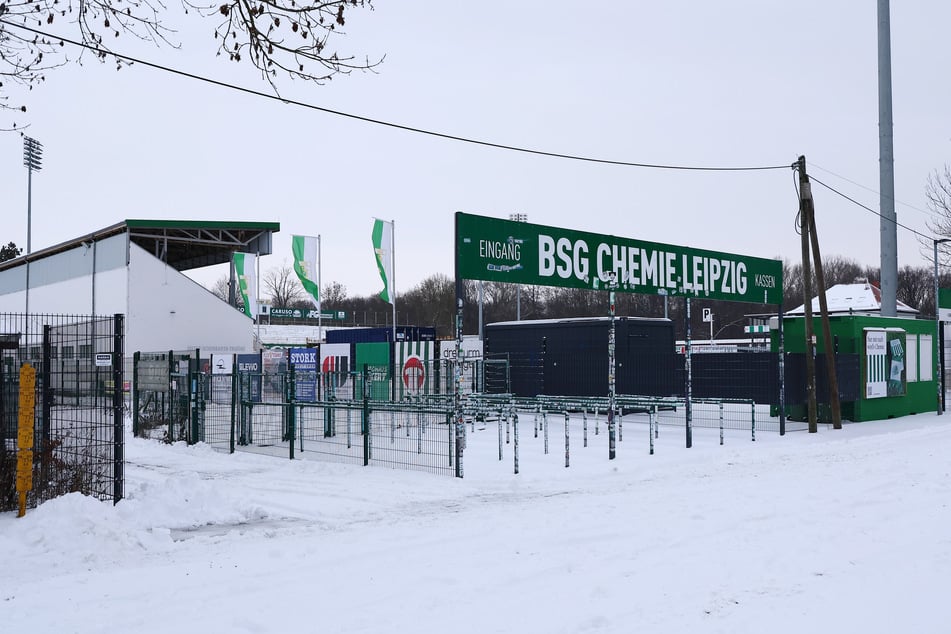 Der Alfred-Kunze-Sportpark ist aktuell eingeschneit. Der Test gegen Plauen findet am Mittwoch daher auf dem Kunstrasen statt.