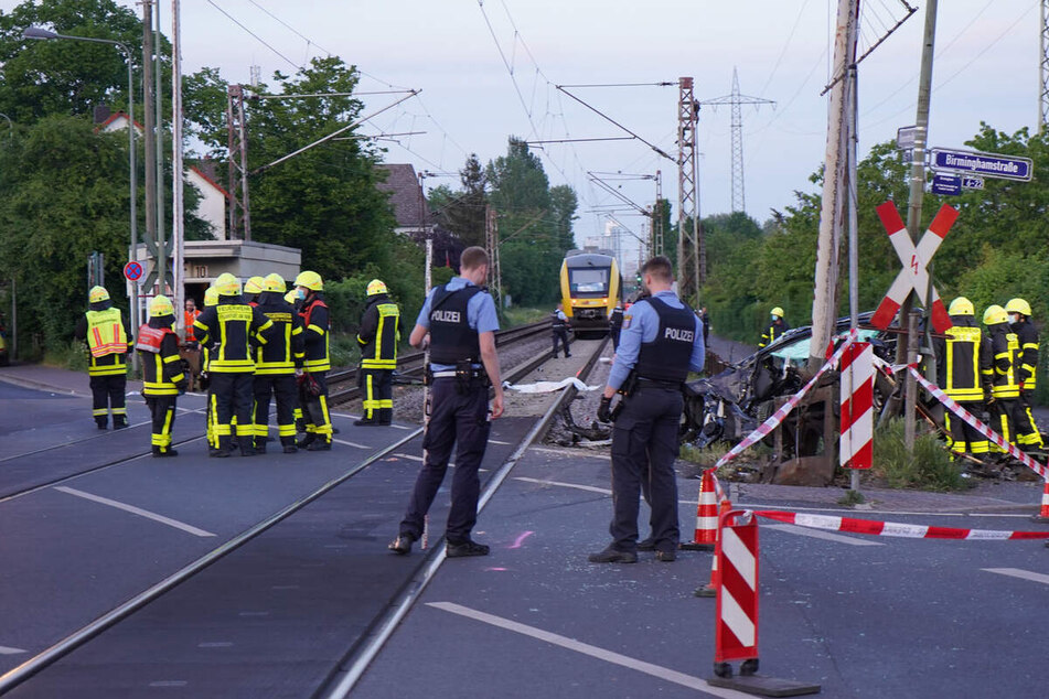 16-Jährige in Frankfurt von Zug erfasst und tödlich verletzt, weil Schrankenwärterin Fehler beging?