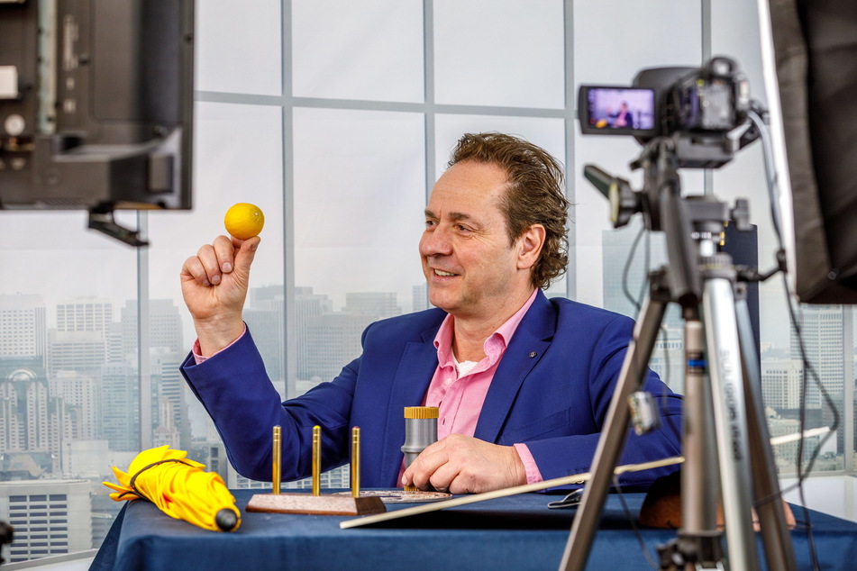 Milko Bräuer zaubert seit Corona in seiner Werkstatt auch vor der Videokamera.