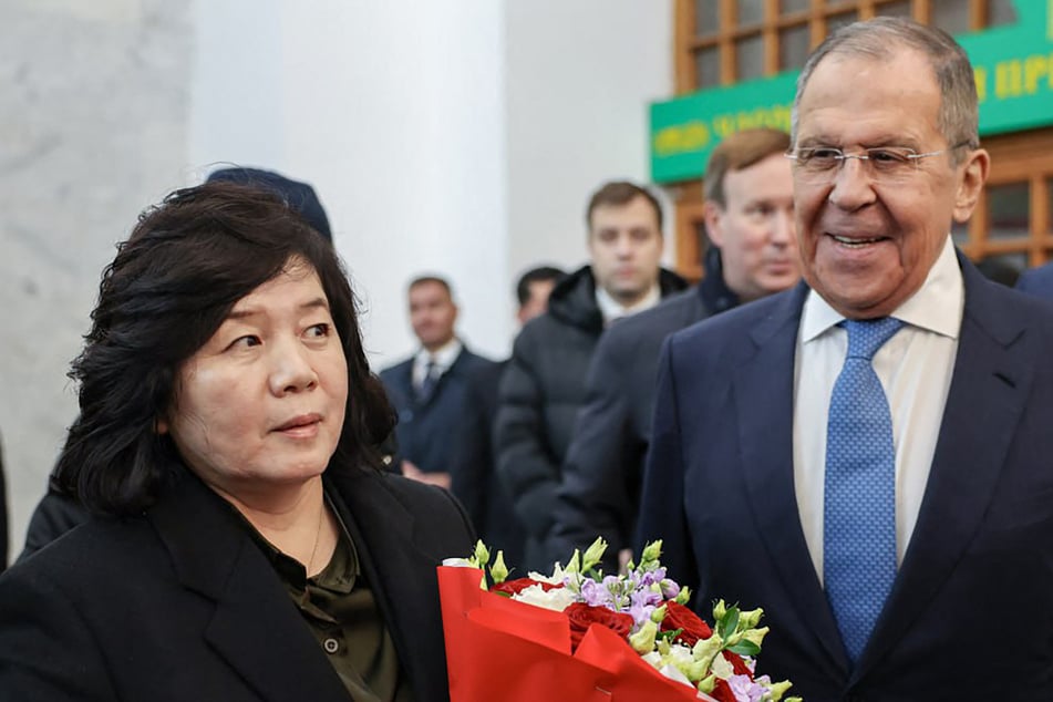 North Korean Foreign Minister Choe Son Hui (l.) held talks with her Russian counterpart Sergei Lavrov in Moscow on Friday.