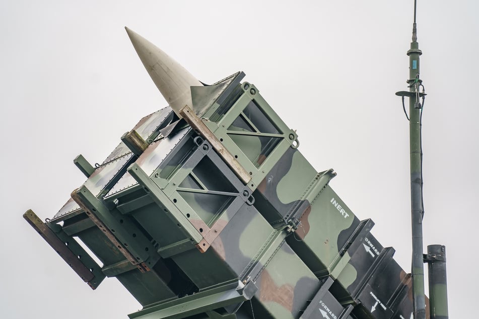 Die USA haben Kiew bislang drei Patriot-Batterien zur Verfügung gestellt, Deutschland hat weitere drei geliefert und ein Konsortium europäischer Länder hat eine geschickt.