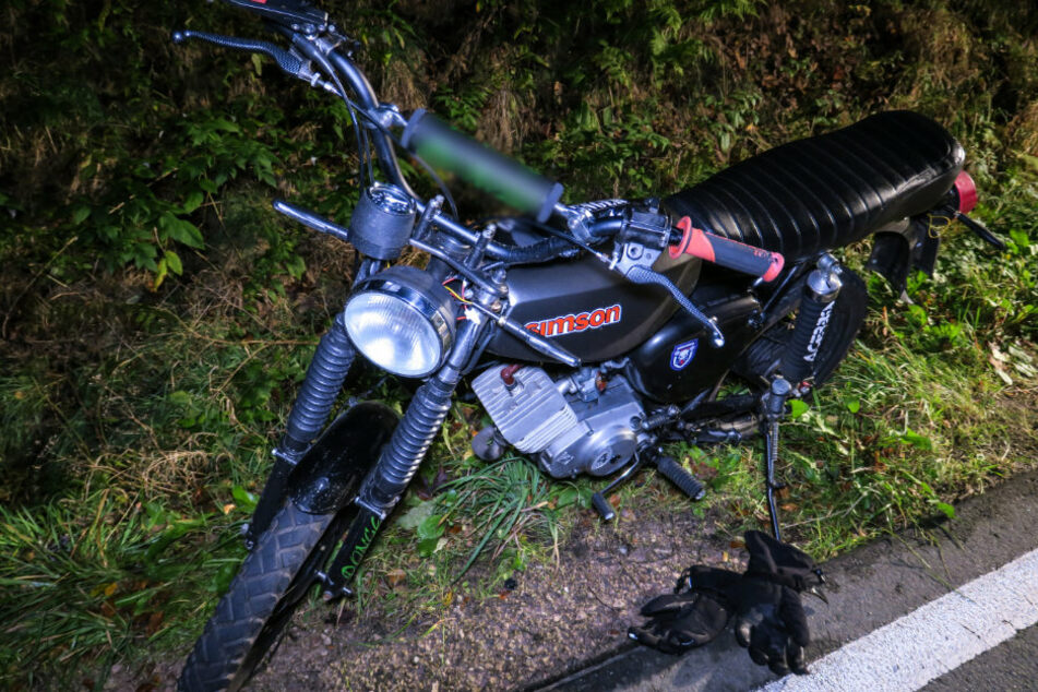 Am Sonntagabend ist es im Erzgebirge fast zeitgleich zu zwei schweren Mopedunfällen gekommen.