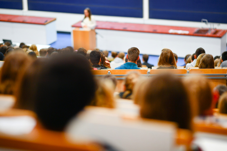 Abschlussklausuren verschwinden: Studenten werden vor schwierige Wahl gestellt