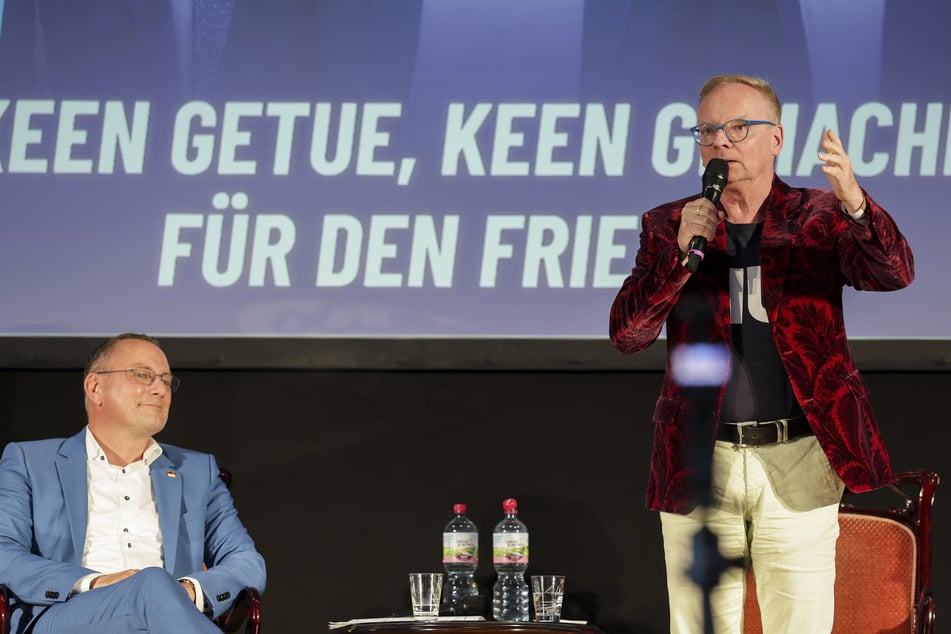 Kabarettist Uwe Steimle (63, r.) nahm Stellung zur Kritik.