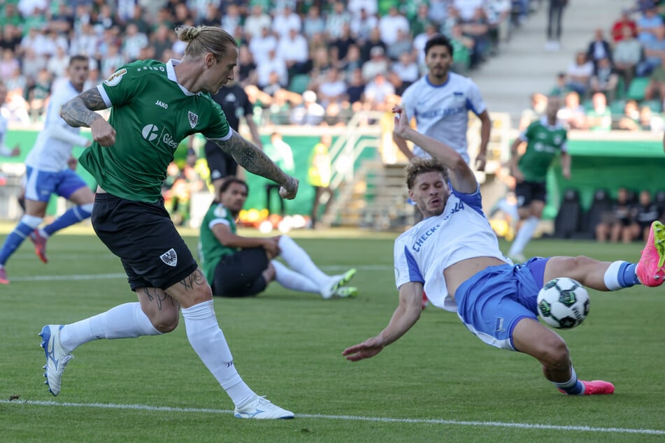 Marton Dardai (23, r.) machte erneut nicht den sichersten Eindruck.