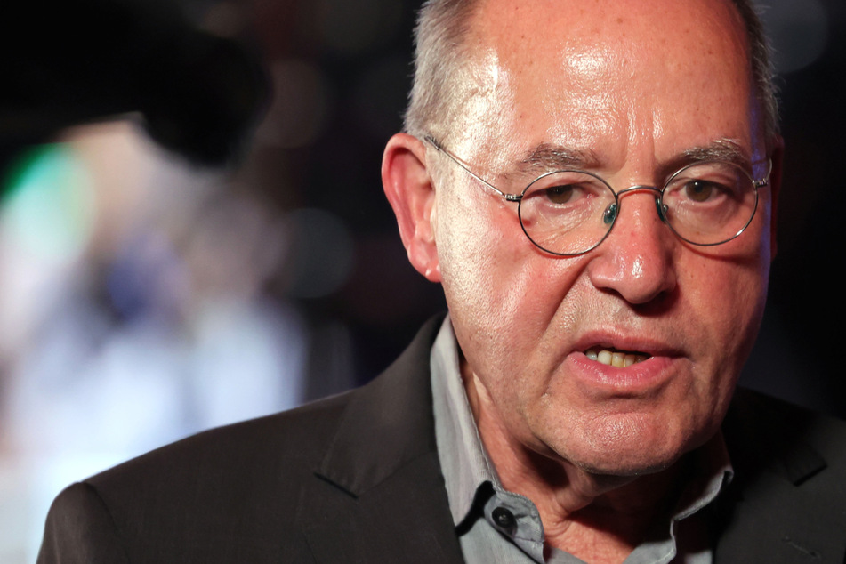 Mutmaßliche IS-Sympathisantin vor Gericht: Gregor Gysi fordert mildere Strafe