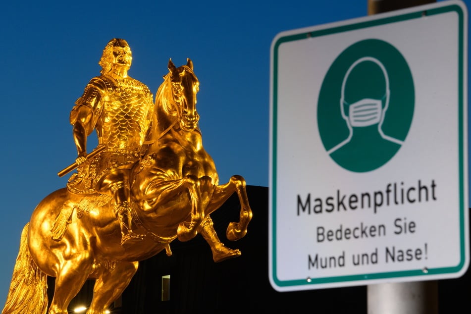 Maskenpflicht: Gilt überall in Sachsen, nicht nur am Goldenen Reiter in Dresden. Nur wer in den Wald geht, braucht keine Maske.