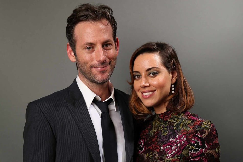 Jeff Baena (l.) brought his wife actor Aubrey Plaza (r.) in front of the camera several times for his films.