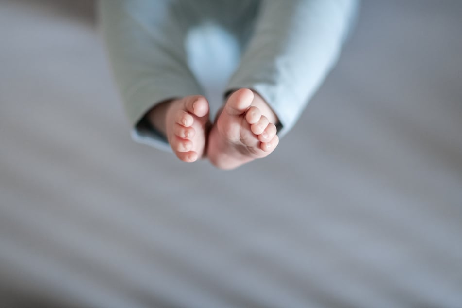 Drei Kinder von einem fremden Mann seien entstanden. Jetzt sucht die Familie nach weiteren Fällen. (Symbolfoto)