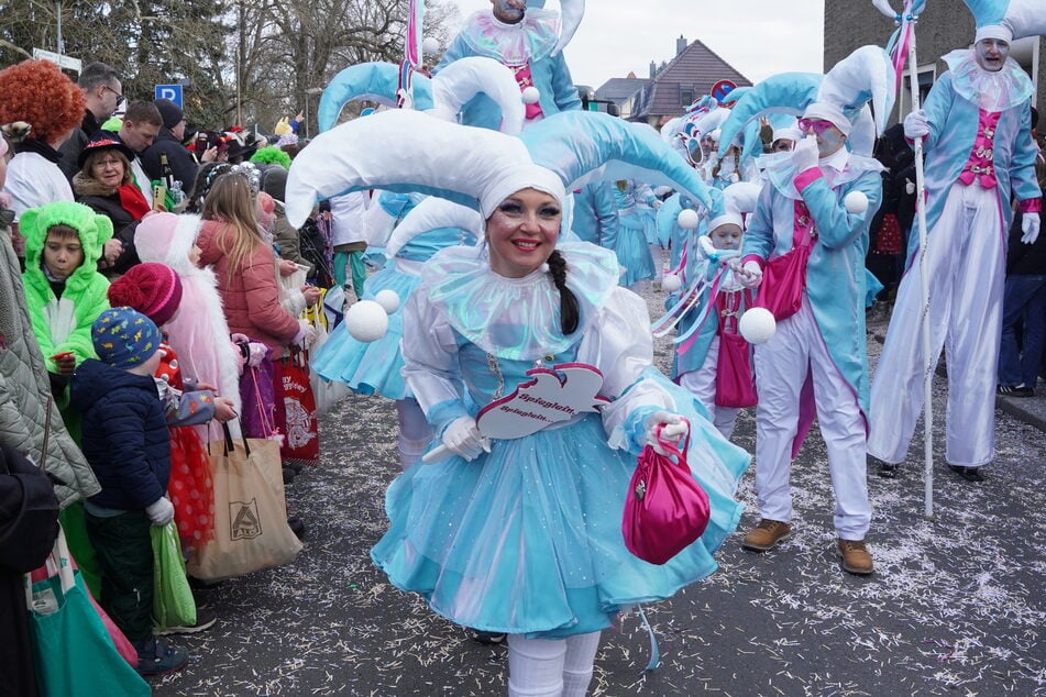 Schön. Schöner. Straßenfasching in Radeburg.