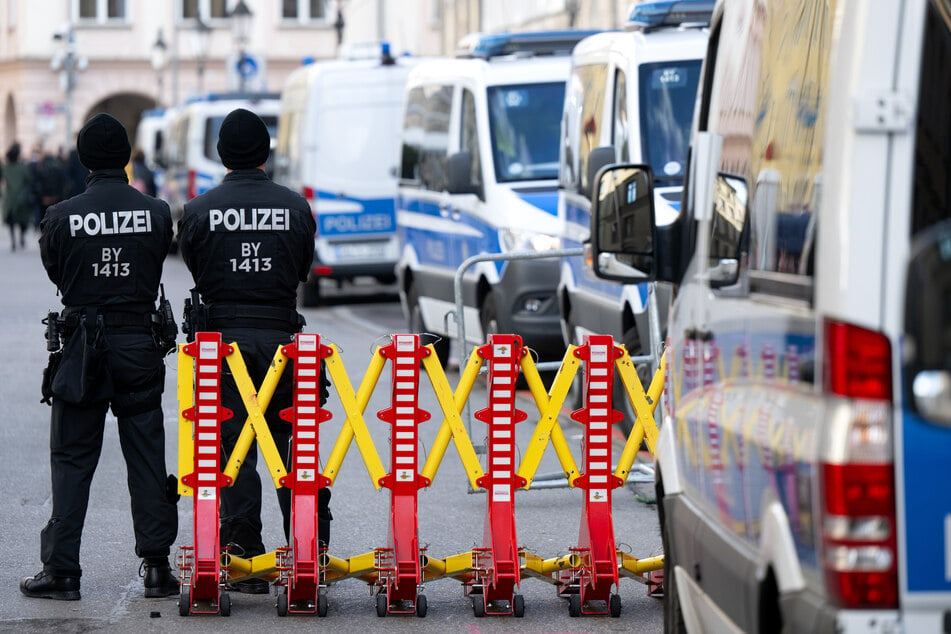 Vor dem Luxushotel Bayerischer Hof wird wieder eine Sicherheitszone eingerichtet.