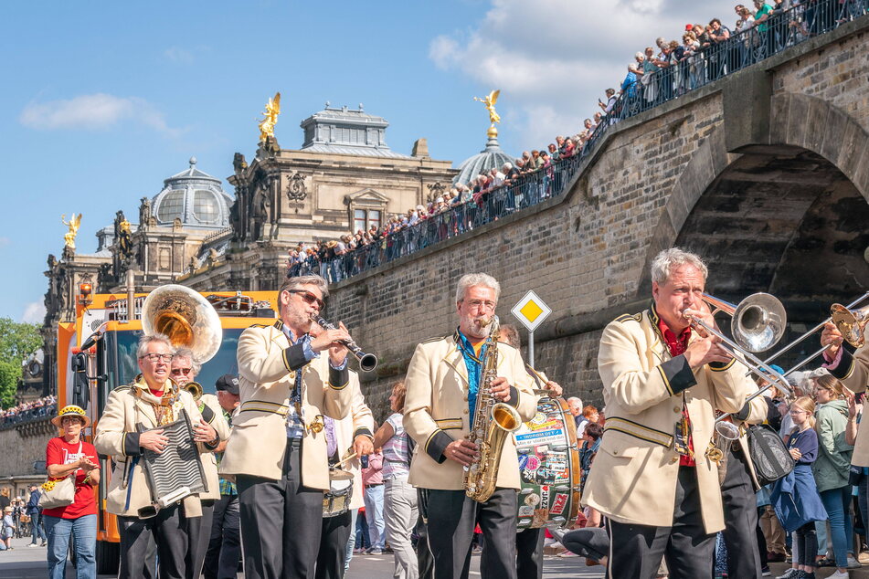 Die Parade am Sonntag (Start 16 Uhr) gehört für Musiker und Publikum zu den Höhepunkten des Festivals.