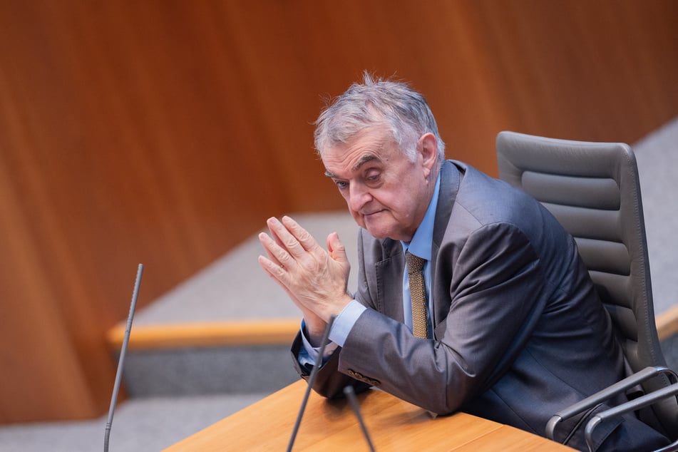 NRW-Innenminister Herbert Reul (72, CDU) strebt für den Schutz der Grenzen eine europäische und parteiübergreifende Lösung an.