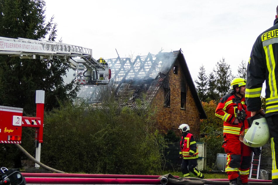 55 Einsatzkräfte der Feuerwehr waren vor Ort.
