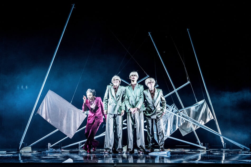 Besonders eindrucksvoll spielt Luise Hart (l.) als Professor F.