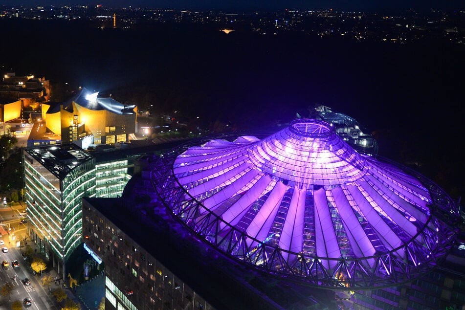 Die Eisbahn im ehemaligen Sony-Center ist täglich geöffnet.
