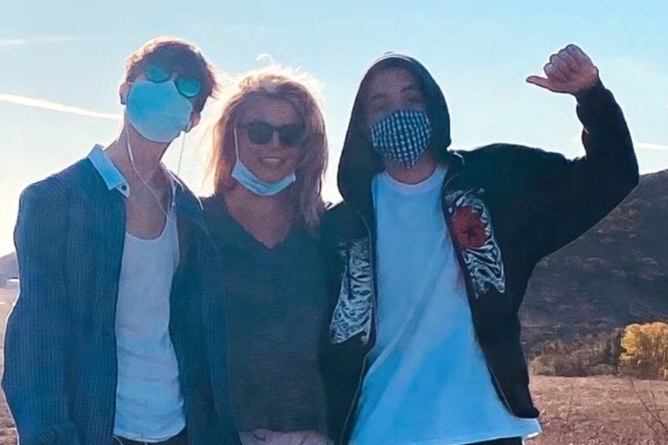 Britney Spears' (m.) sons Jayden and Sean Preston are supposedly looking to reunite with their estranged grandfather Jamie Spears, while the pop star remains on the outs with her dad.