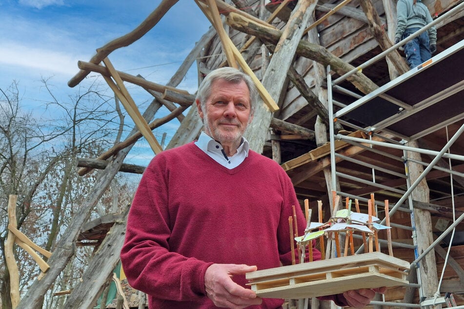 Günther Ziegler könnte über den Erfolg seines eigenen Freizeitparks kaum glücklicher sein.