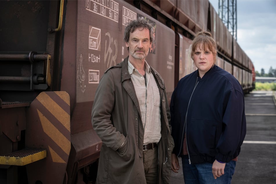 Rosa Herzog (Stefanie Reinsperger, 37) lässt ihren Kollegen Peter Faber (Jörg Hartmann, 56) zurück.