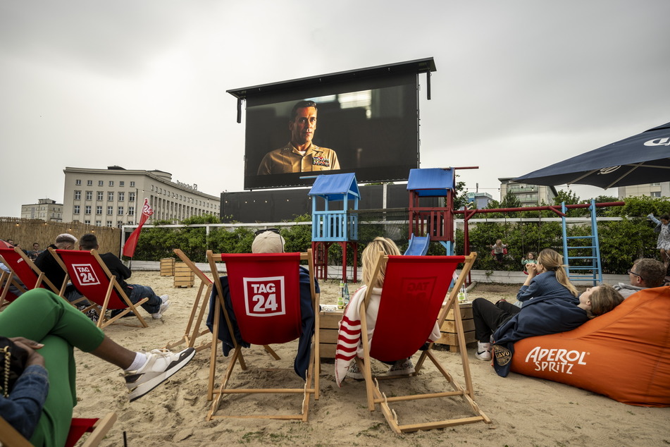 Im Liegestuhl lümmeln und gratis Filme gucken - das TAG24-Sommerkino kommt wieder.