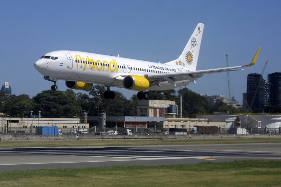 Alarm an Bord: Fußballprofi droht in Flugzeug mit Bombe