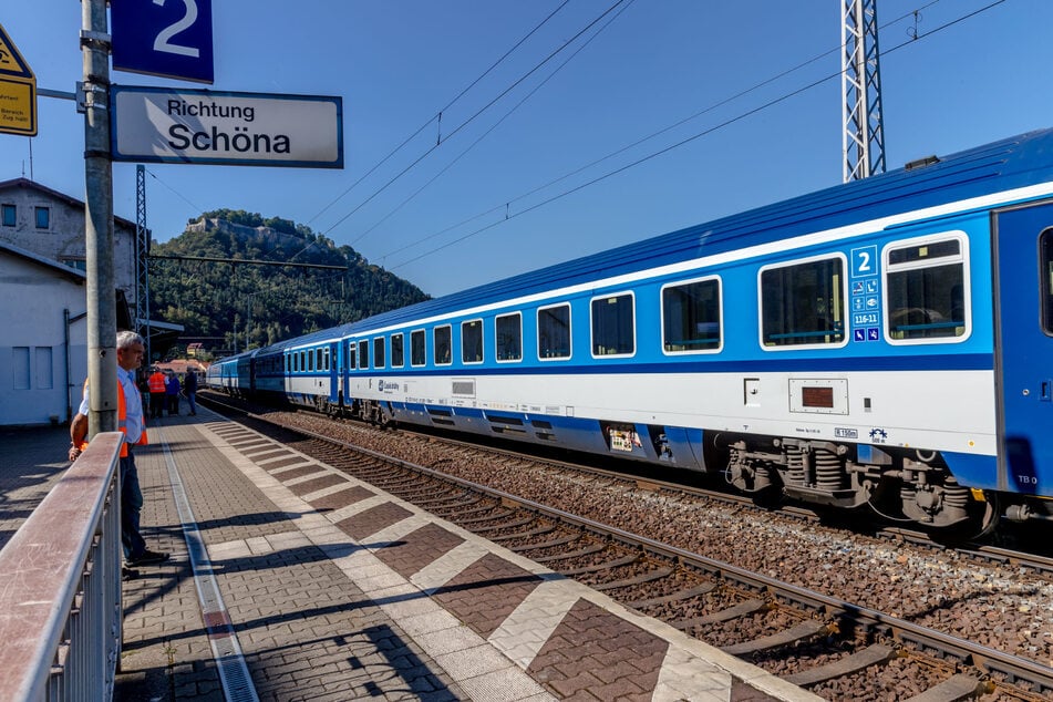 Die Strecke wird bereits seit 2014 modernisiert und ist laut Bahn der einzige elektrifizierte Bahn-Grenzübergang zwischen Deutschland und Tschechien.