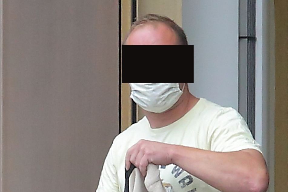 Markus K. (34) bestreitet, illegale Böller aus Tschechien geholt zu haben.