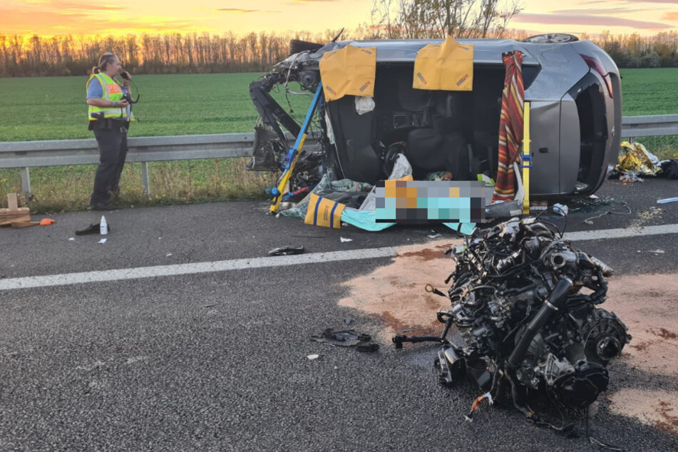 Leipzig: Auto überschlagen, Motor rausgerissen: Horror-Unfall auf der A72!