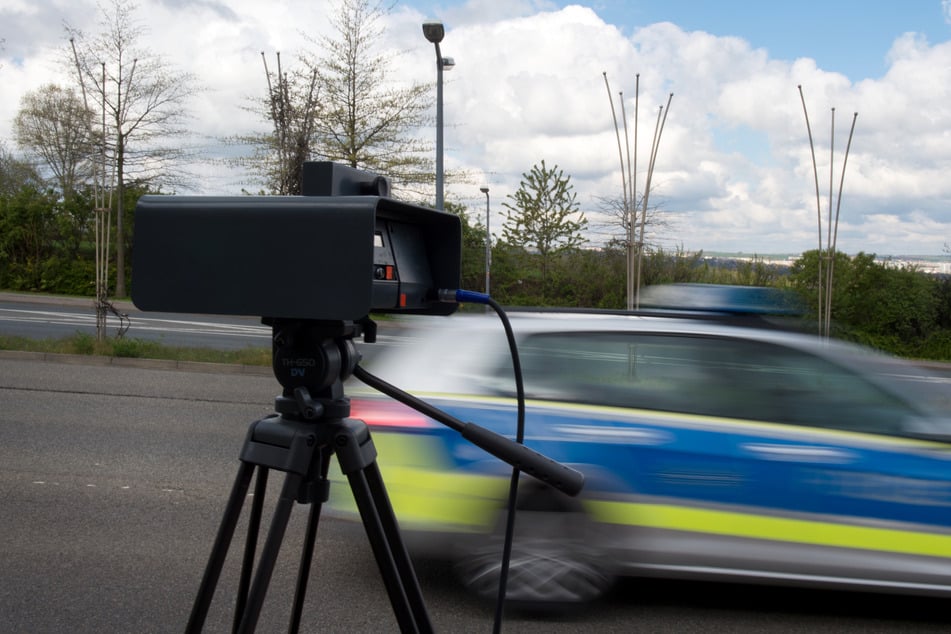 Die Polizei kontrollierte die Geschwindigkeiten auf der A4. (Symbolbild)