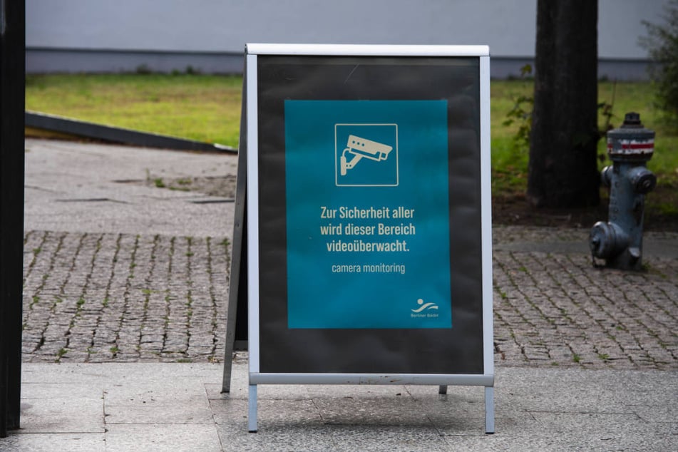 Einige Berliner Freibäder haben zur Sicherheit eine Videoüberwachung installiert. (Archivfoto)
