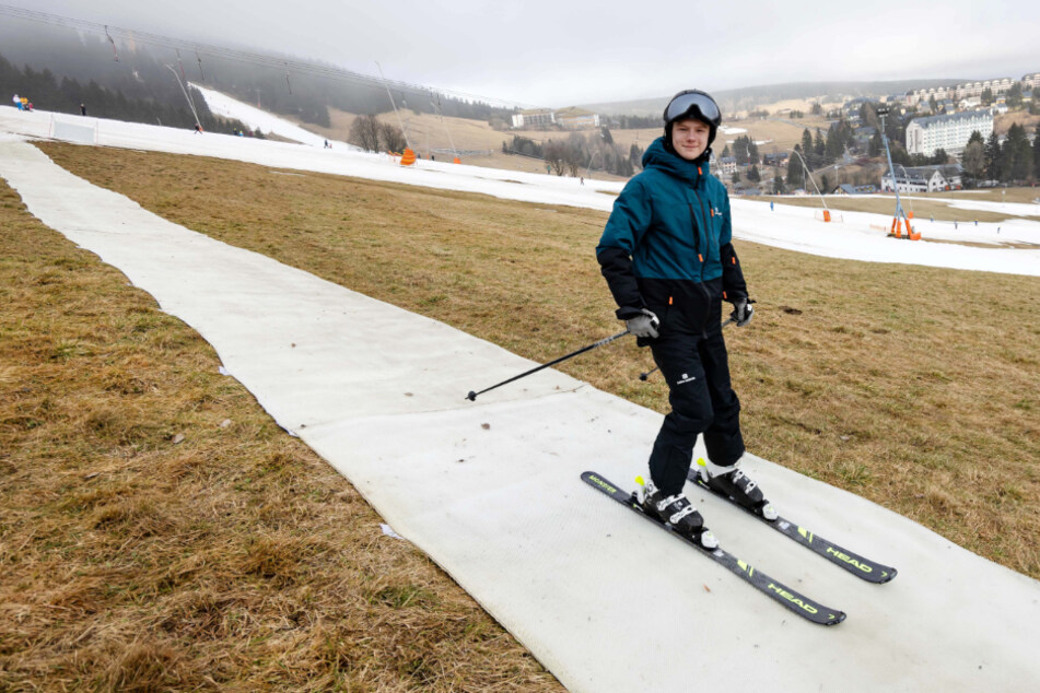 Schneemangel am Fichtelberg: Dank dieser Idee gibt's dennoch Ski-Spaß