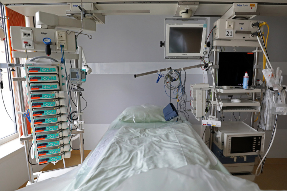 Die Zahl der Corona-Intensivpatienten in Baden-Württemberg ist innerhalb eines Tages um 15 gestiegen.