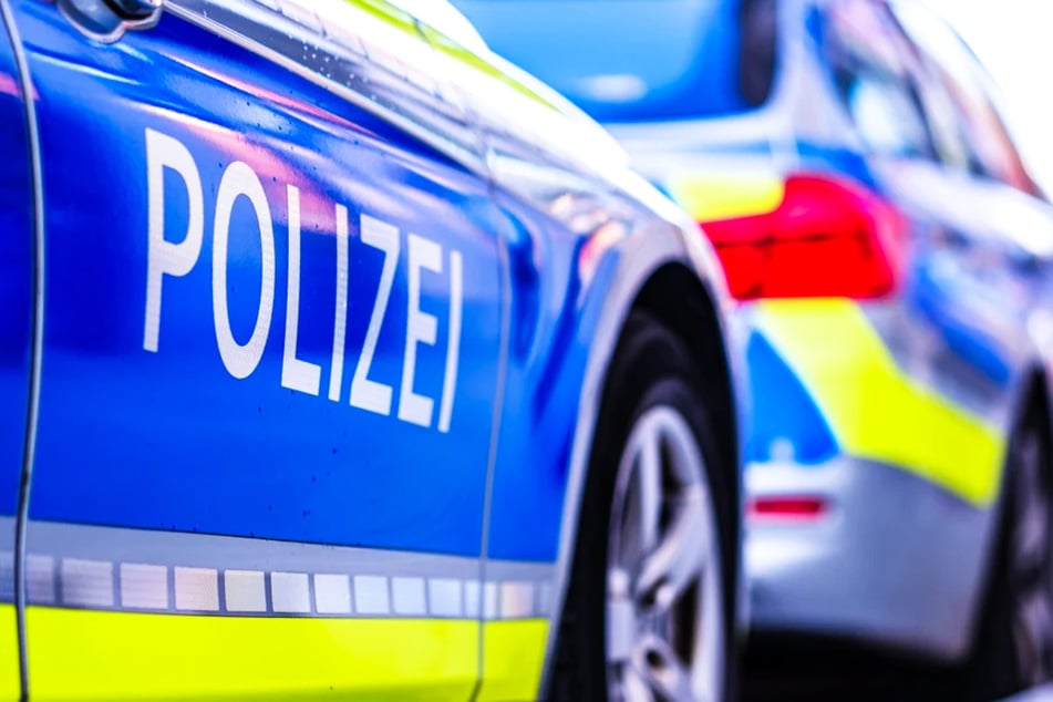 In Plauen wurden zwei Mitarbeiter des Ordnungsamtes von einem 30-Jährigen bespuckt und getreten. (Symbolbild)
