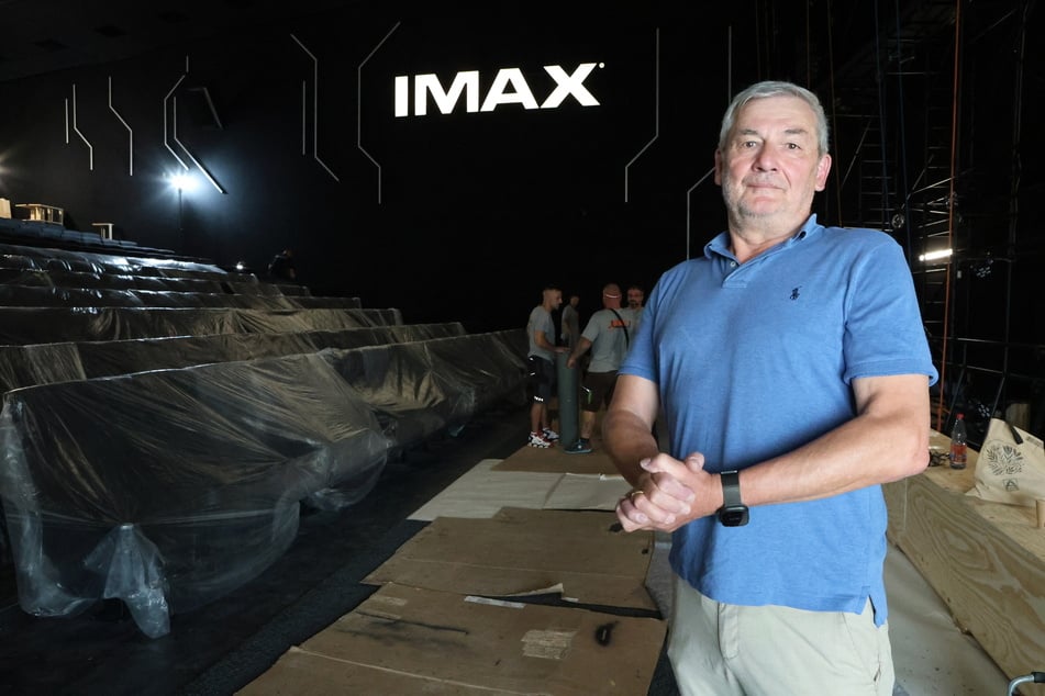 Günther Mertins (69), Geschäftsführer bei Cineplex Dresden, betont, dass eine IMAX-Vorführung ein "beeindruckendes Erlebnis" sei.