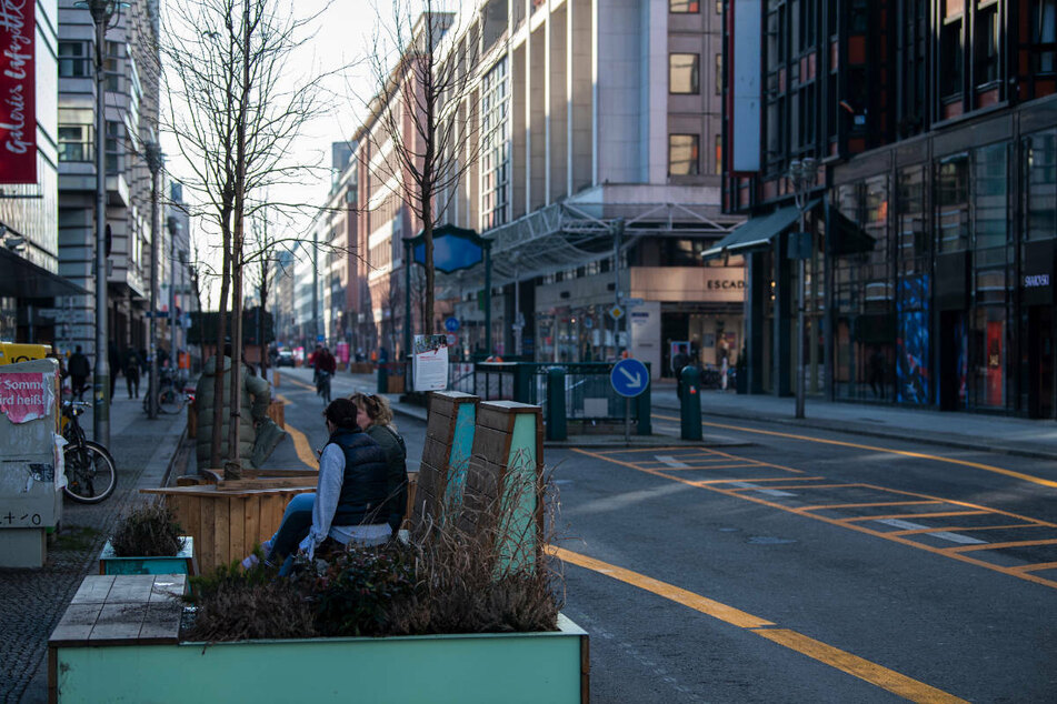 Die eigentlich als Luxus-Shopping-Meile bekannte Friedrichstraße leidet sehr unter den Auswirkungen der Corona-Pandemie. Nach Aussage Nagels könnte dieser Zustand bei der aktuellen Corona-Lage noch länger andauern.