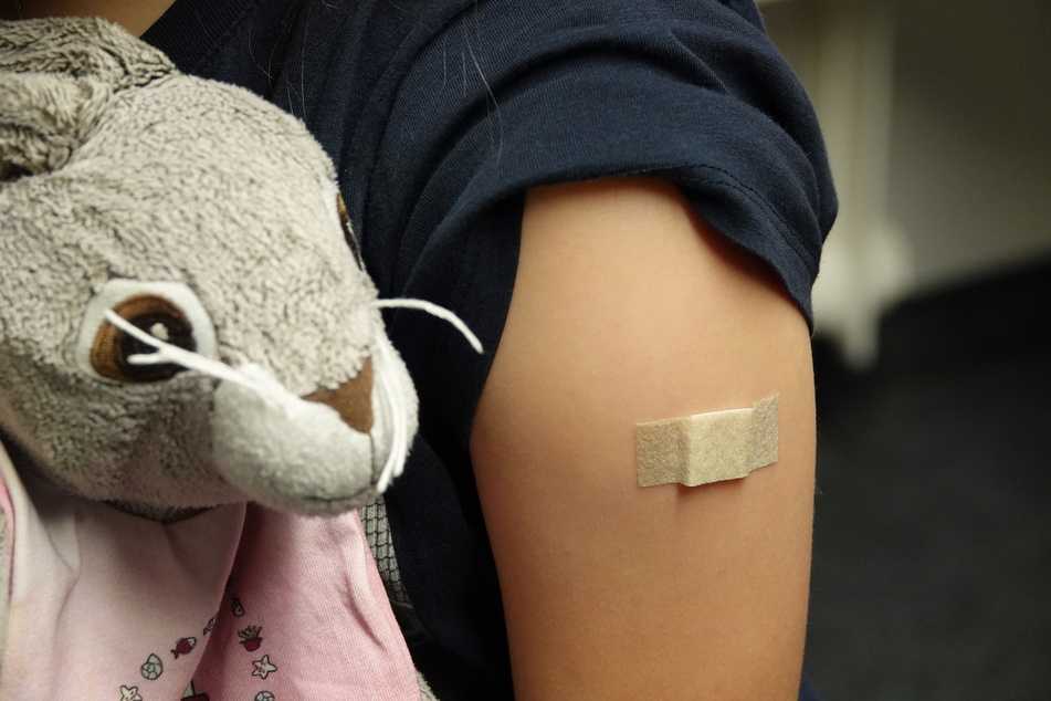 Mehr als 65.000 Kinder zwischen fünf und elf Jahren sind in Bayern bislang erstmals gegen Corona geimpft worden. (Symbolbild)