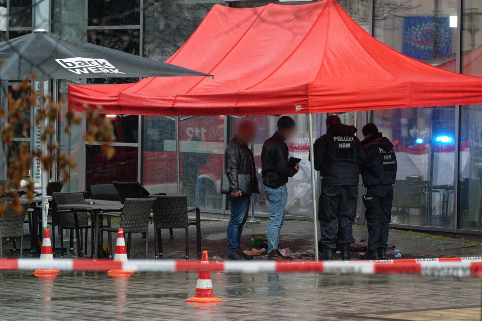 Ein Polizist hat am Dienstag in der Gummersbacher Innenstadt mit seiner Dienstwaffe geschossen.