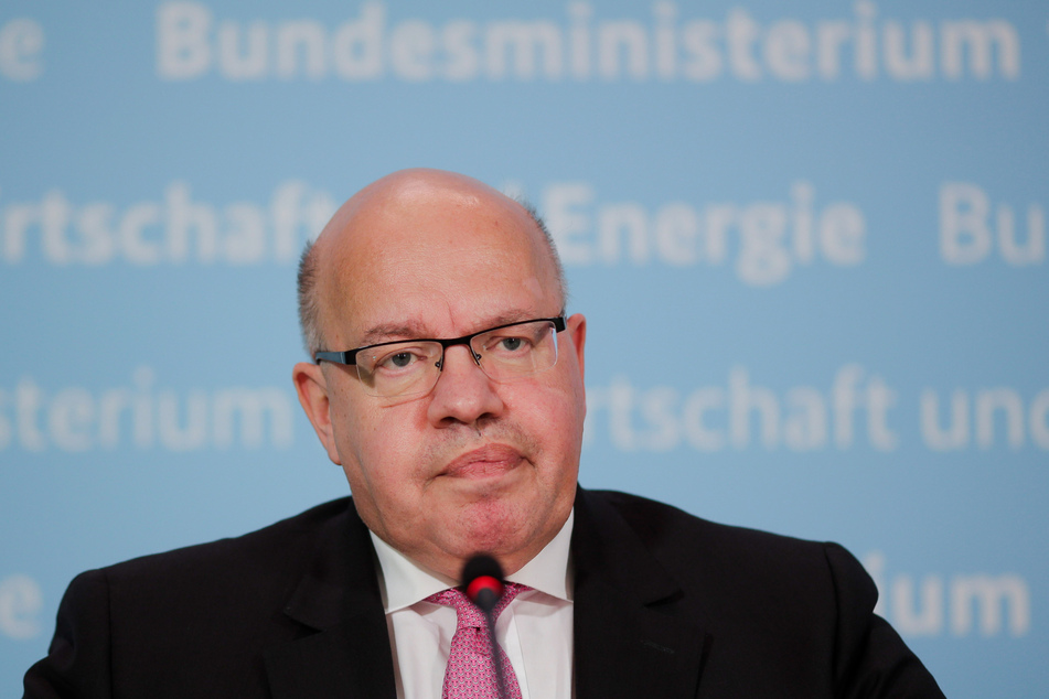 Bundeswirtschaftsminister Peter Altmaier informiert die Medien vor dem Wirtschaftsministerium über ein so genanntes "Stabilisierungspaket" für die deutsche Fluggesellschaft Lufthansa.