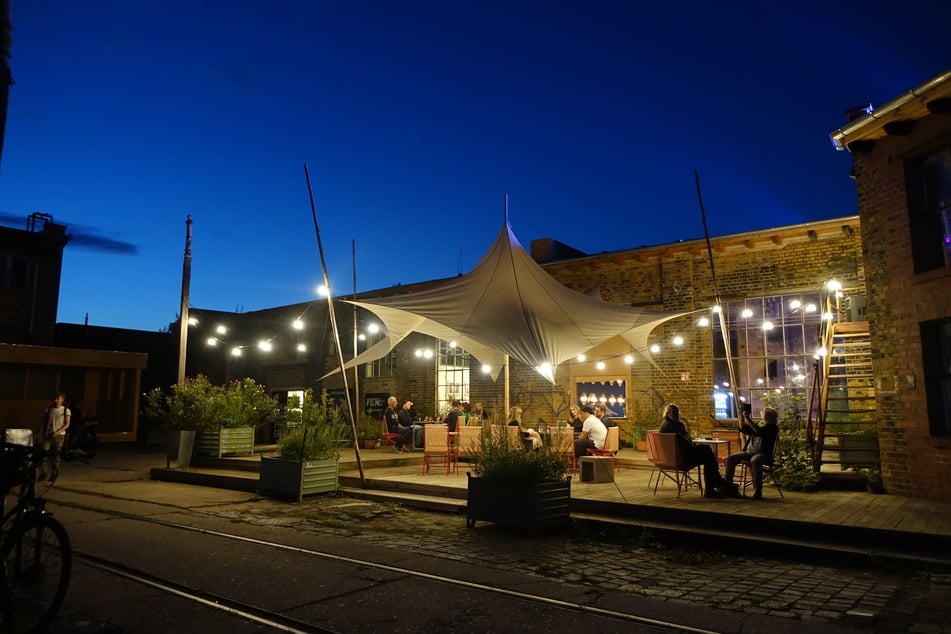 Im gemütlichen Ambiente der Pittlerwerke könnt Ihr am Samstagabend über den Nachtflohmarkt bummeln.