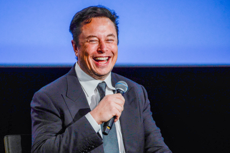 Gehört Elon Musk (51) schon bald ein heiß begehrter Fußballverein?