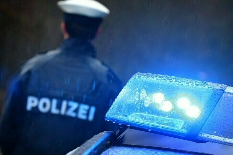 Die Polizei ermittelt wegen einer Frau, die offenbar mit einem Messer umgebracht wurde. (Symbolfoto)